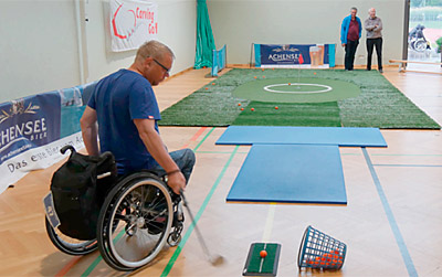 CARVINGGOLF: Wheelchair golfer in Bad Häring